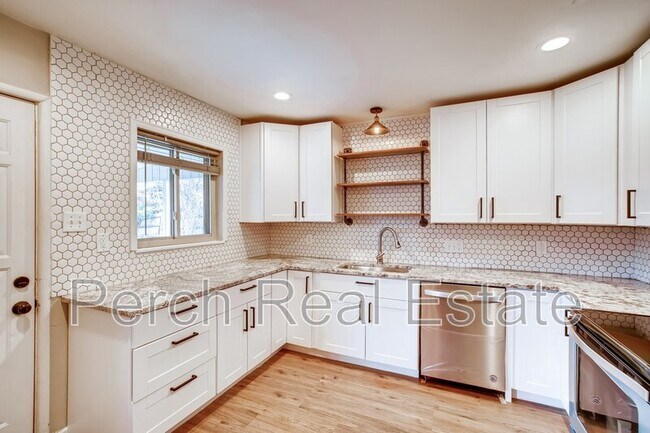 Building Photo - 1054 N Revere St