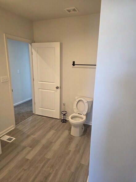 Building Photo - 2927 Oakley Ave