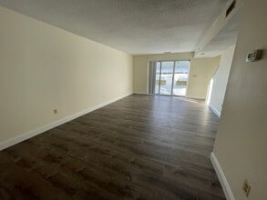 Building Photo - 2bed/1.5 bath in Brighton