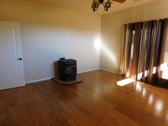 Building Photo - Check out this beautiful home located in o...