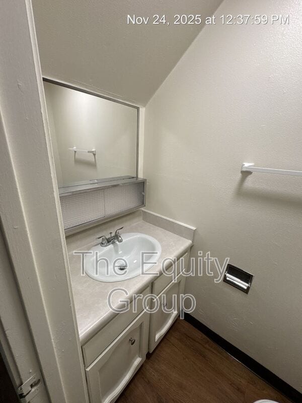 Building Photo - 1320 W Vassar Ave