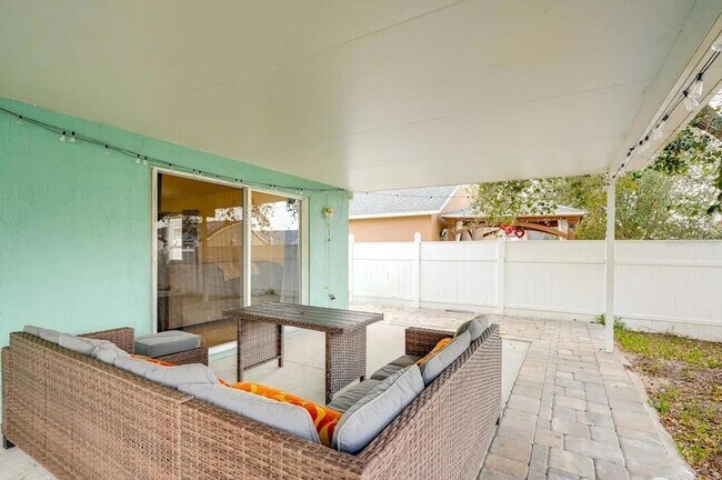 Building Photo - 739 Delancey Dr