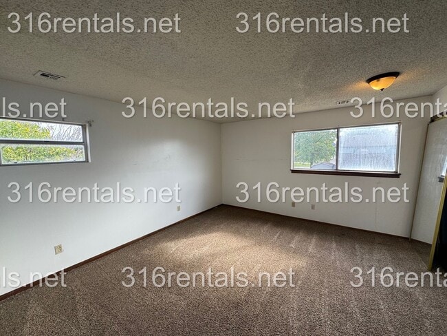 Building Photo - $850- 2 bed 1 bath - Townhomes