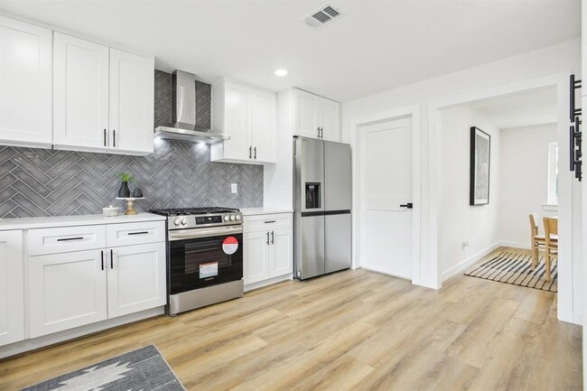 Building Photo - 2104 Malvern Hill Dr