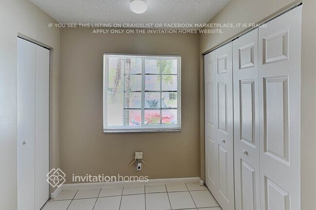 Building Photo - 4728 SW 13th Pl
