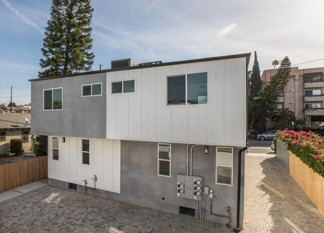 Building Photo - 543 N Virgil Ave