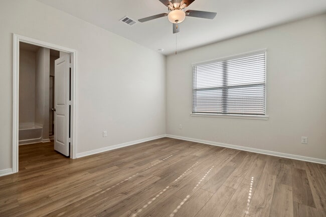 Building Photo - 400 Mystic Slopes Dr