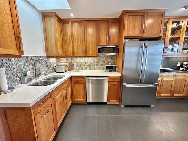 Building Photo - Lovely 3bd/2bth Home in The Sunset