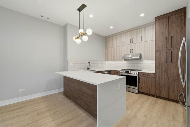 Building Photo - 2355 W Flournoy St