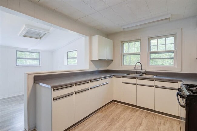 Building Photo - 7985 Midway Rd