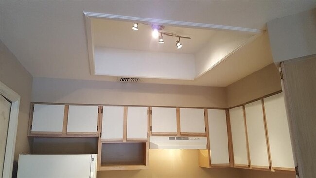Building Photo - 6000 Shepherd Mountain Cove