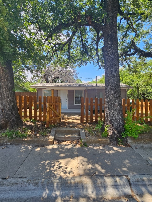Building Photo - 729 N Ruddell St