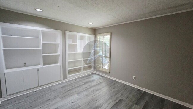 Building Photo - 2646 Briarwood Dr SE