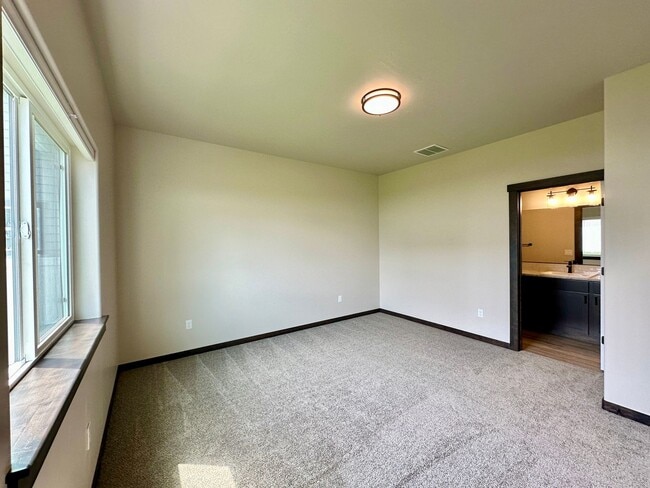 Building Photo - Newly Built 4-Bedroom Home | Chef’s Kitche...
