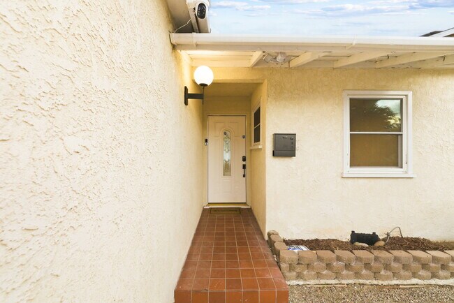 Building Photo - 1404 Lieta St