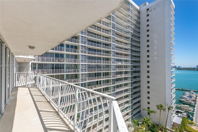 Building Photo - 7601 E Treasure Dr