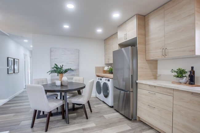 Building Photo - Newly Renovated 3BR/2BA Condo in