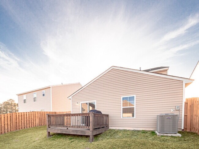 Building Photo - "Spacious Elegance Awaits: 4-Bedroom Haven with Granite Touches in Sumter"