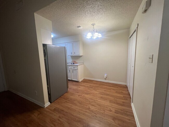 Building Photo - 2/1 with Carport / Fridge / No Carpet /Gas...