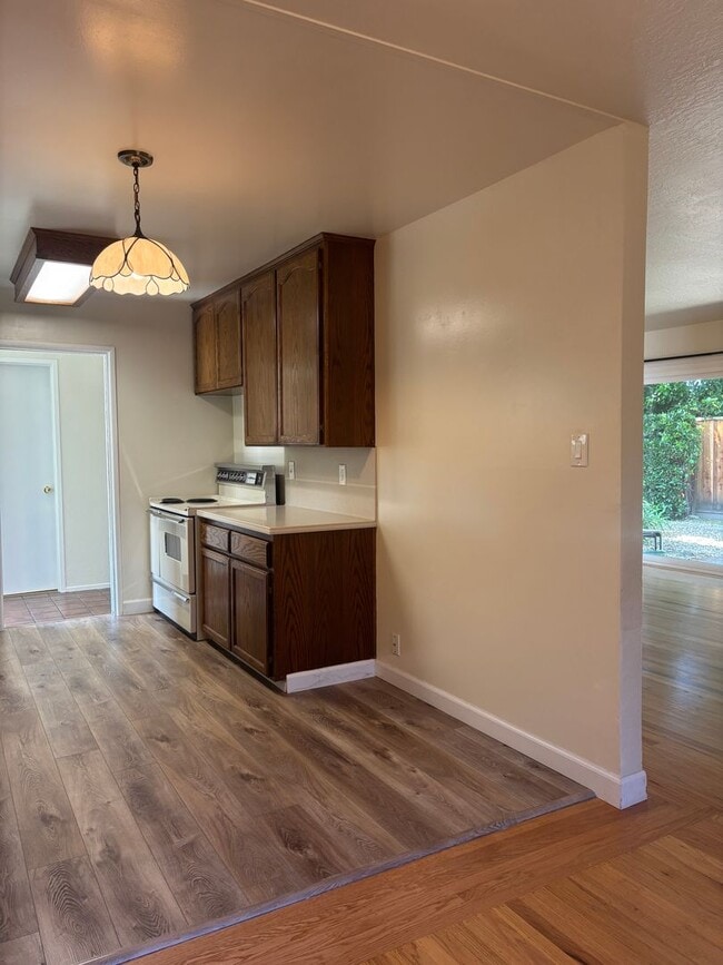 Building Photo - Well maintained 3 bed/2 bath in Santa Clara, bring your pet :)