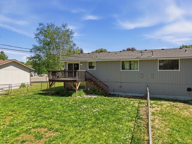 Building Photo - 2705 N Robie Ct