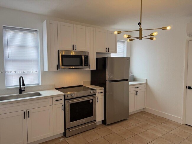 Building Photo - 219 SW 21st Ave