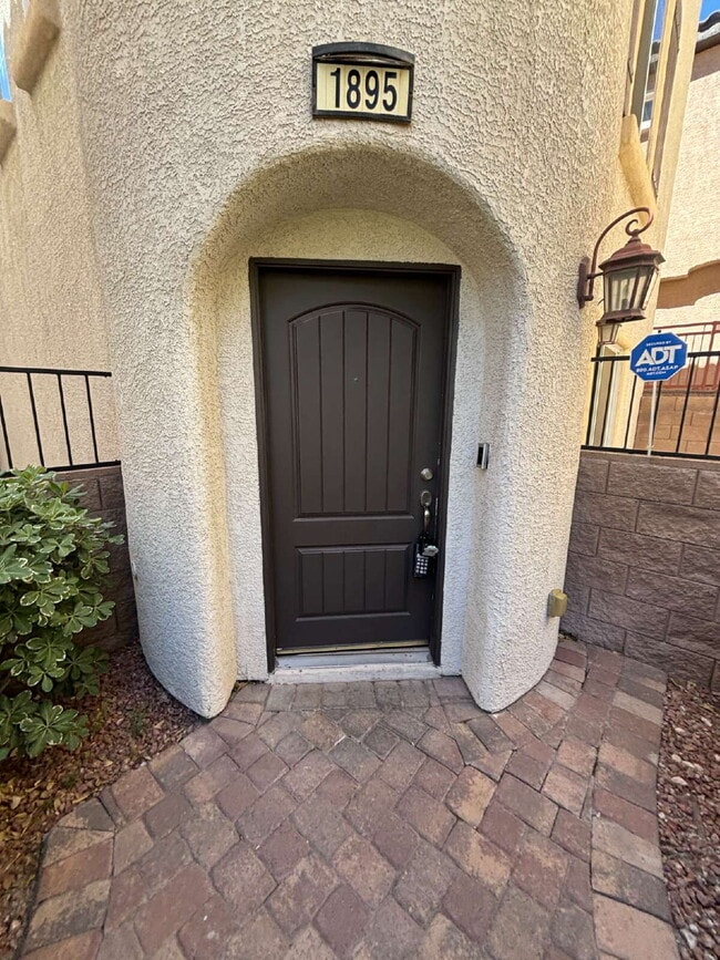 Building Photo - 3 Bed 3.5 Bath Summerlin
