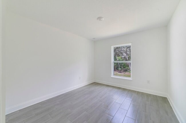 Building Photo - 417 St Johns Ln