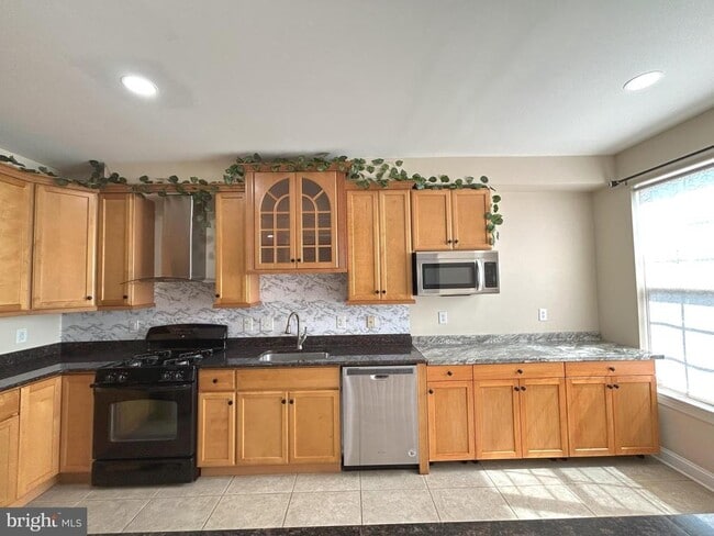 Building Photo - 122 Providence Ln