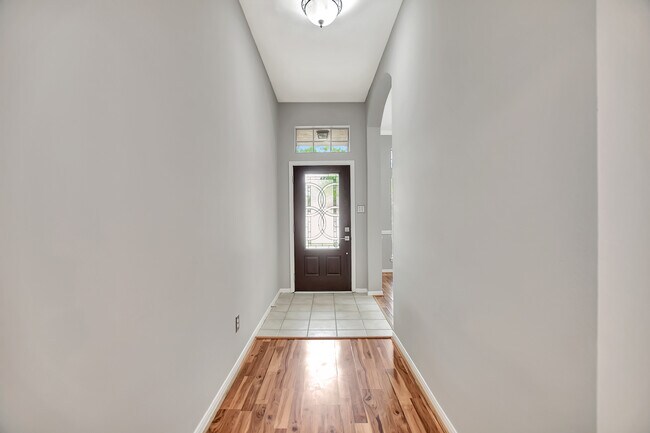 Building Photo - 15118 Red Cedar Cove Ln