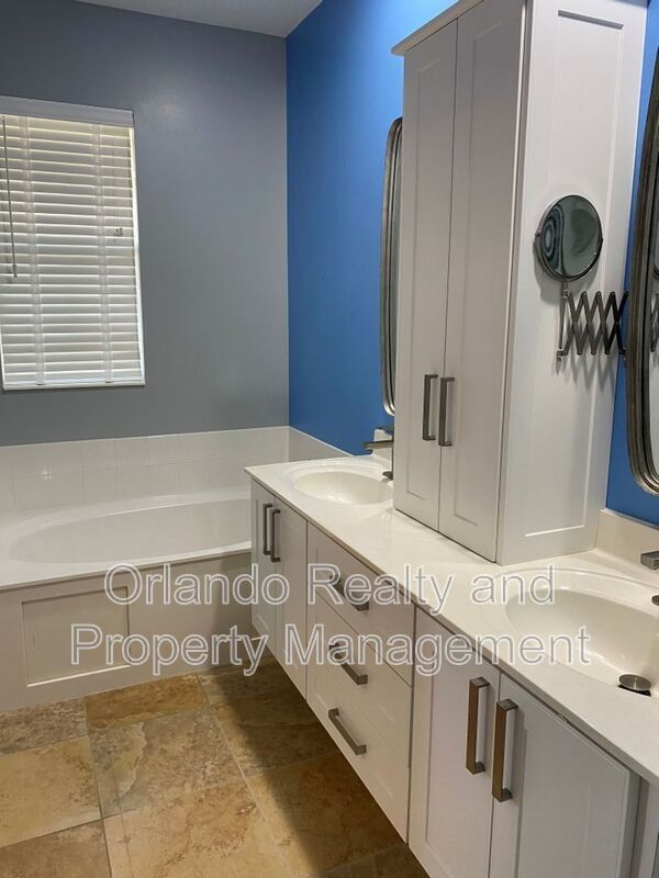 Building Photo - 1567 Napoli Dr W