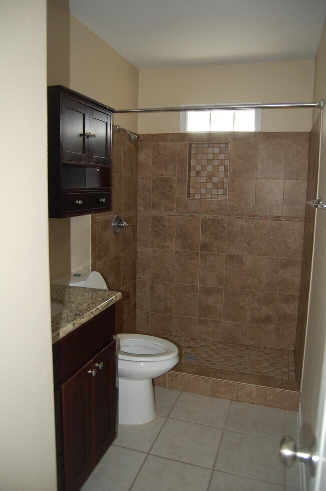 Building Photo - 3222 Monclova Dr