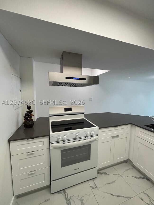 Building Photo - 12400 NW 11th Ln