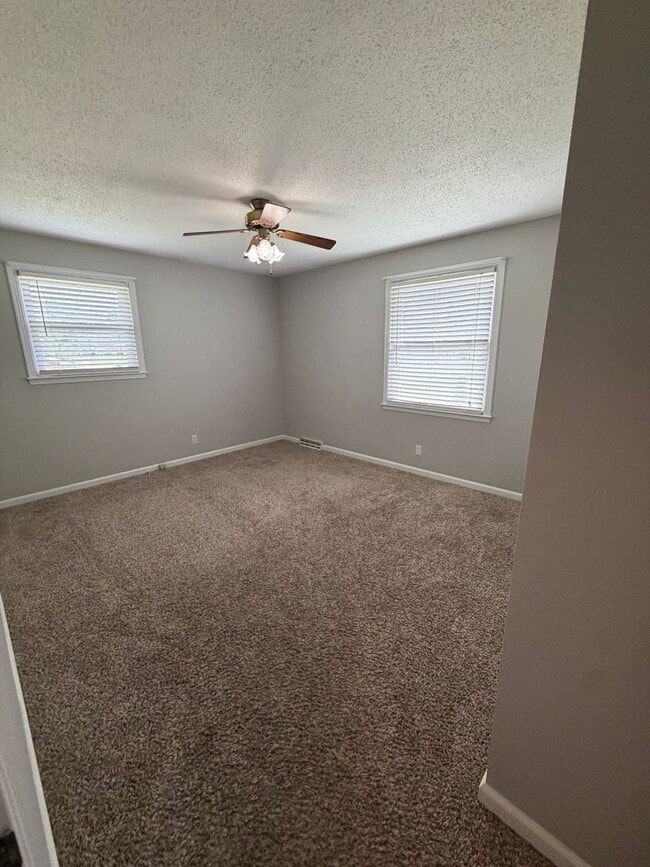 Building Photo - 3 Bedroom 2 Bath Home For Rent in Sango Area!