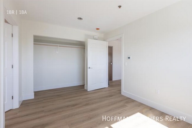 Building Photo - 1627 E 92nd St