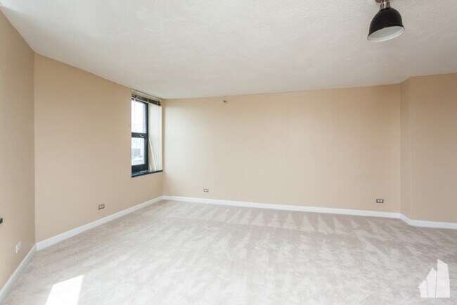 Building Photo - 3660 NORTH lake shore DRIVE, #1016