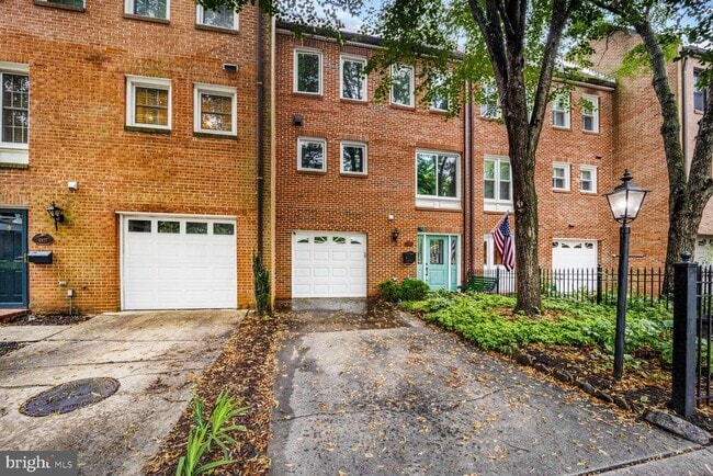 Building Photo - 6929 Mclean Park Manor Ct