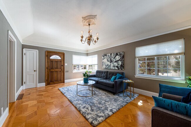 Building Photo - Coming Soon! Lovely Redwood Heights Home w...