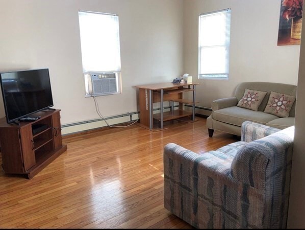 Building Photo - 138 Ferry St