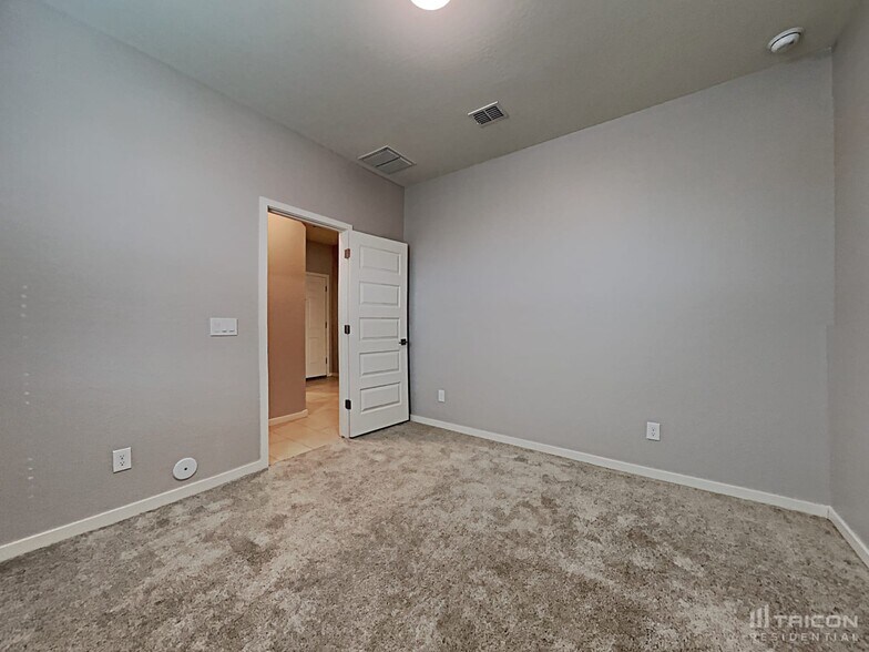 Building Photo - 605 W Cholena Trail