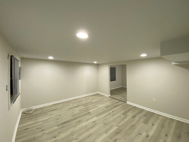 Building Photo - 563 Pennington Ave
