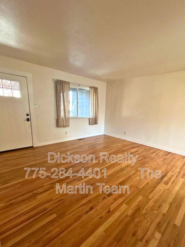 Building Photo - 640 James Ln