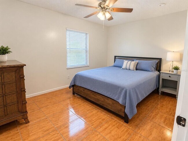 Building Photo - 773 E Birchwood Cir
