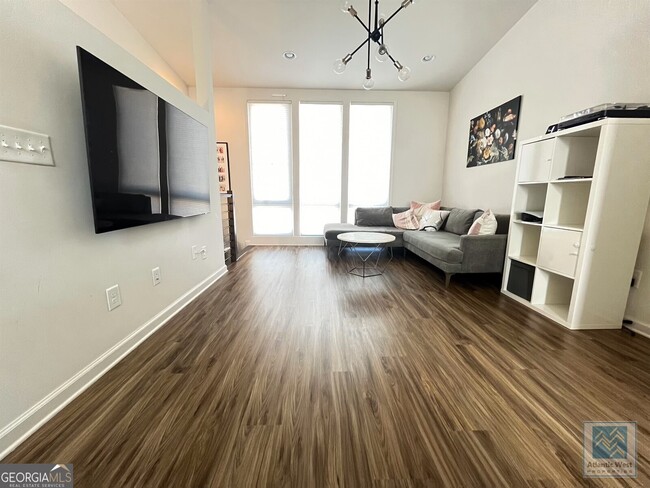 Building Photo - 440 Latta St NE