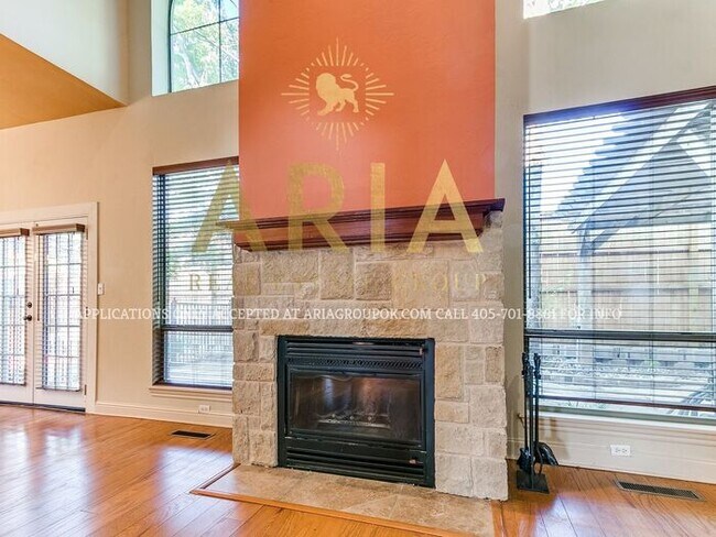 Building Photo - STUNNING 3 BED/2.5 BATH BROOKHAVEN DUPLEX!...