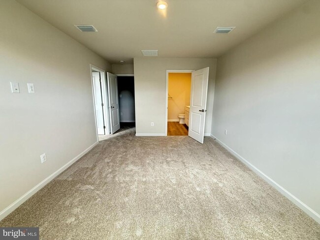 Building Photo - 647 Laurelwood Cir