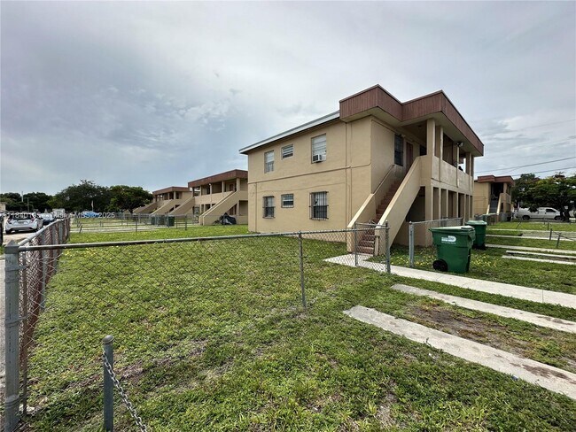 Primary Photo - 4725 NW 33rd Ave