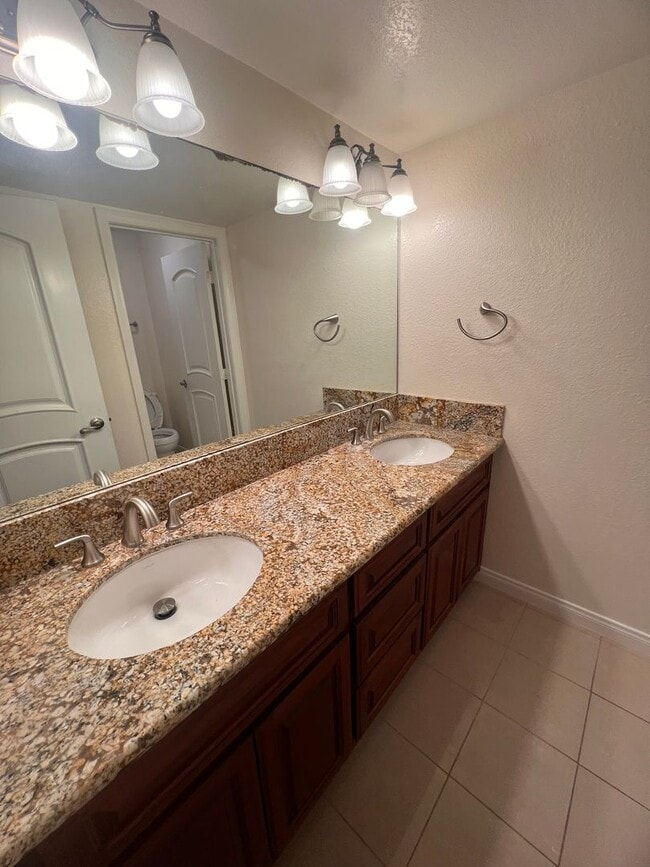 Building Photo - Camarillo - Single story, four bedroom, two bathroom home