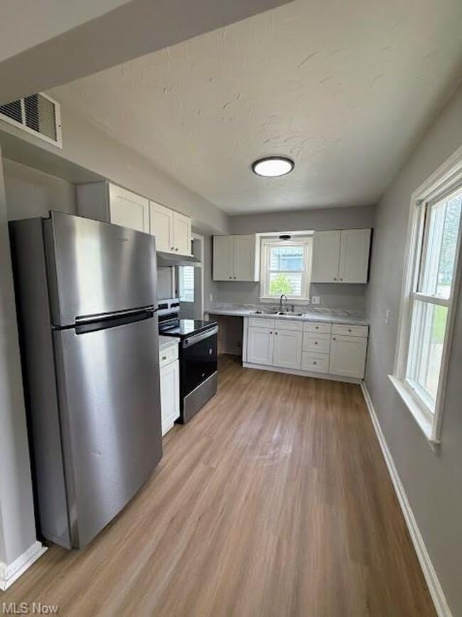 Building Photo - Two bedroom one bathroom single story home for rent