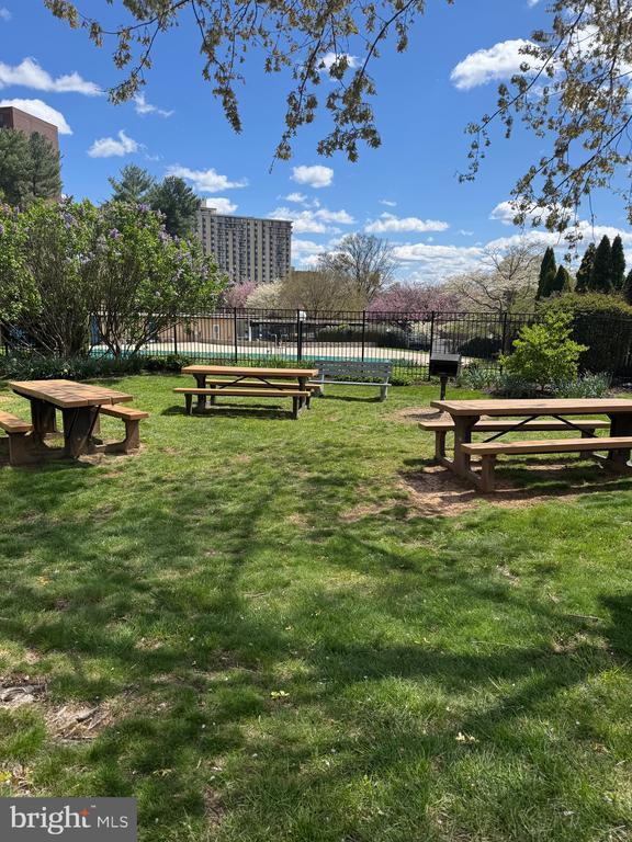 Building Photo - 7553 Spring Lake Dr